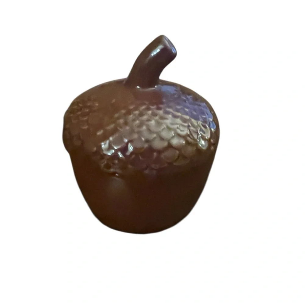 Ceramic Figural Acorn Candle, Fall Scent, New 🐿️🍁🍂
